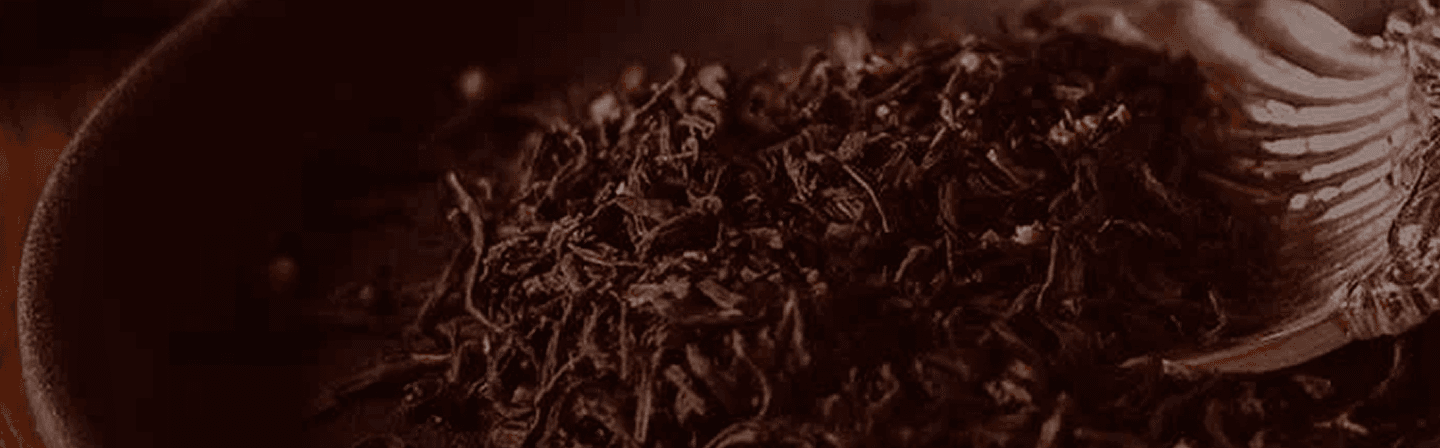 Ассортимент премиального листового чая в магазине CoffeePoint